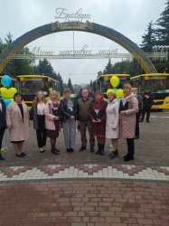 Іванківська громада отримала 3 новеньких шкільні автобуси